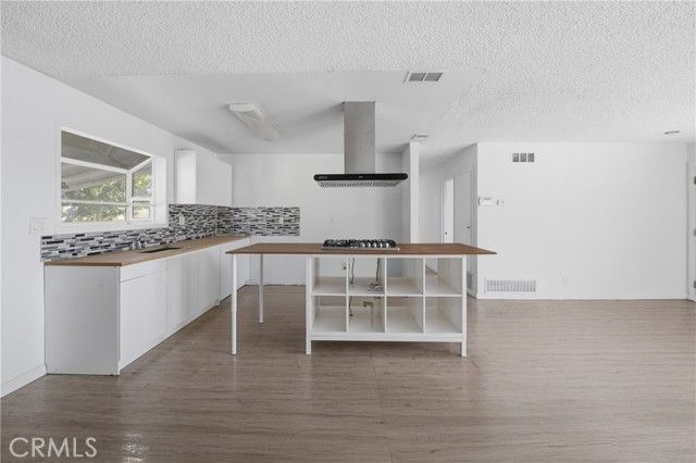 8912 S Fir, Los Angeles, CA 90002
