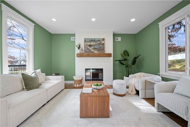 928 Washington Ave, Oakmont, PA 15139