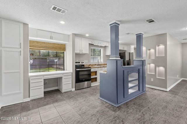 10919 KEY VEGA Drive, Jacksonville, FL 32218