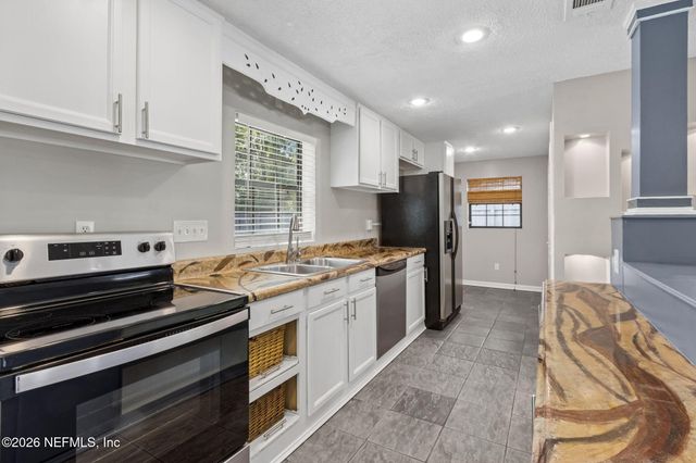 10919 KEY VEGA Drive, Jacksonville, FL 32218