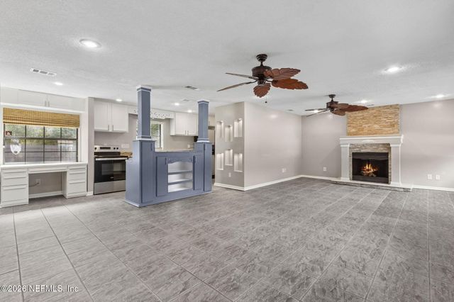 10919 KEY VEGA Drive, Jacksonville, FL 32218