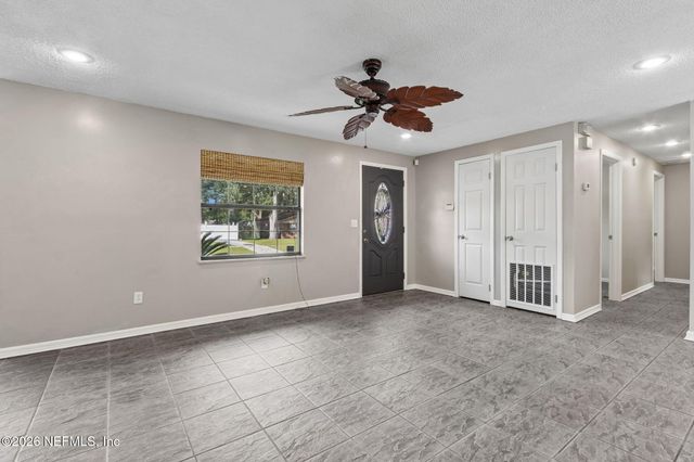 10919 KEY VEGA Drive, Jacksonville, FL 32218