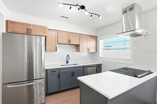 695 41ST STREET N, St Petersburg, FL 33713