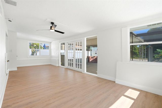 695 41ST STREET N, St Petersburg, FL 33713