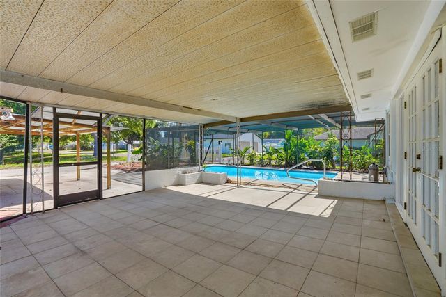 695 41ST STREET N, St Petersburg, FL 33713