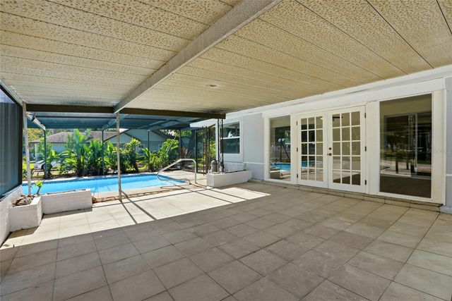 695 41ST STREET N, St Petersburg, FL 33713