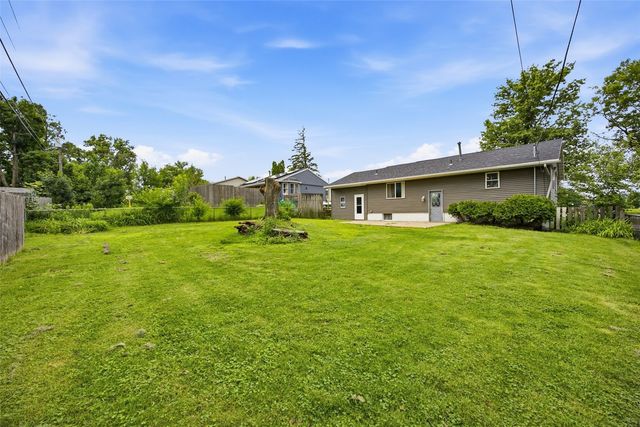 4700 Wenig Road NE, Cedar Rapids, IA 52402