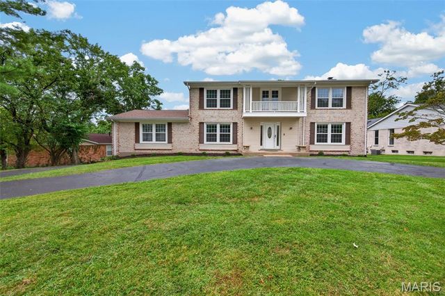 231 Renaldo Drive, Chesterfield, MO 63017