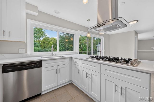 231 Renaldo Drive, Chesterfield, MO 63017