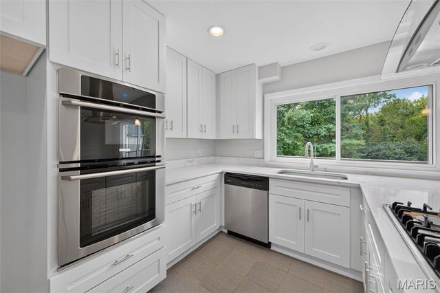 231 Renaldo Drive, Chesterfield, MO 63017