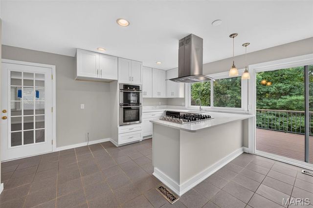 231 Renaldo Drive, Chesterfield, MO 63017