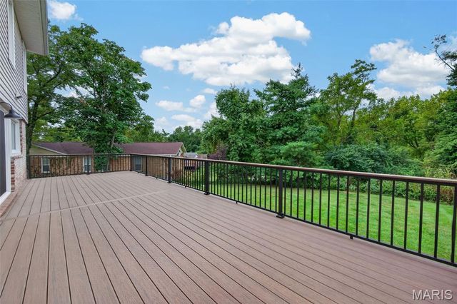 231 Renaldo Drive, Chesterfield, MO 63017
