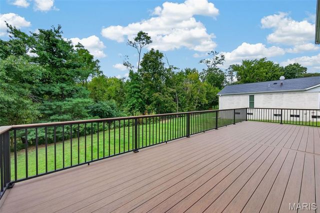 231 Renaldo Drive, Chesterfield, MO 63017