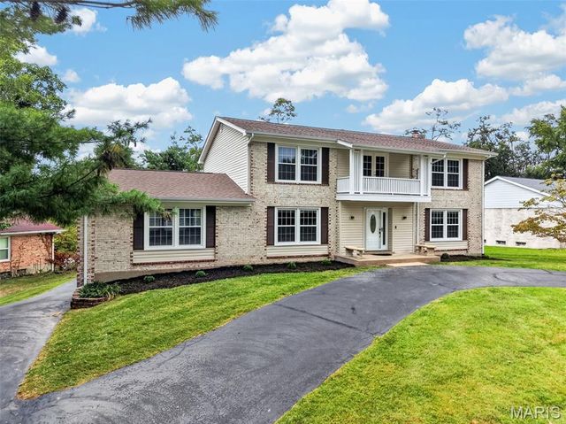 231 Renaldo Drive, Chesterfield, MO 63017
