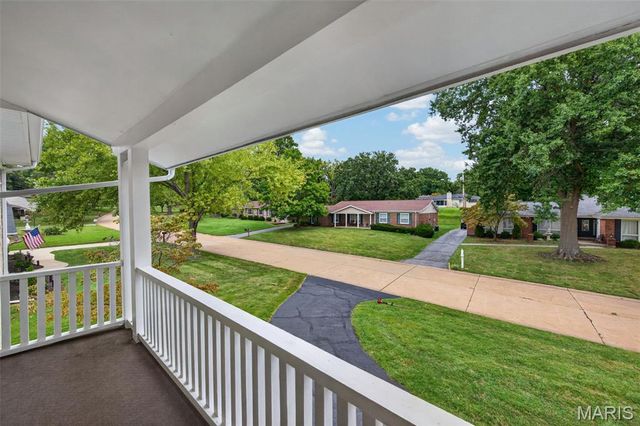 231 Renaldo Drive, Chesterfield, MO 63017
