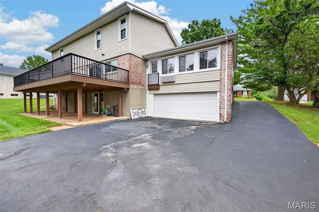 231 Renaldo Drive, Chesterfield, MO 63017