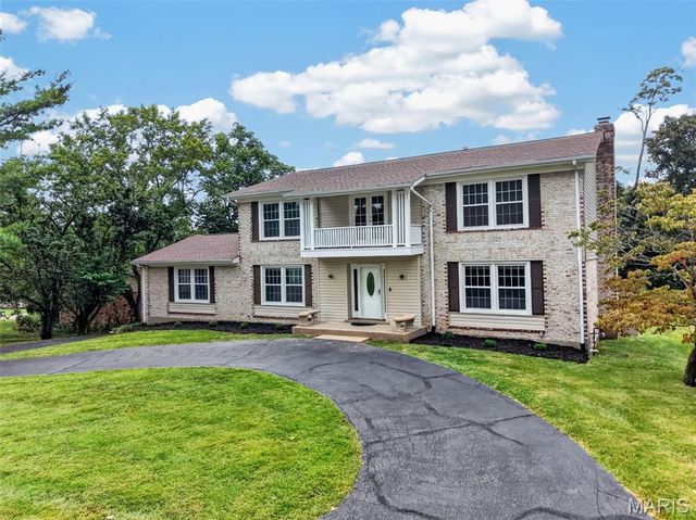 231 Renaldo Drive, Chesterfield, MO 63017