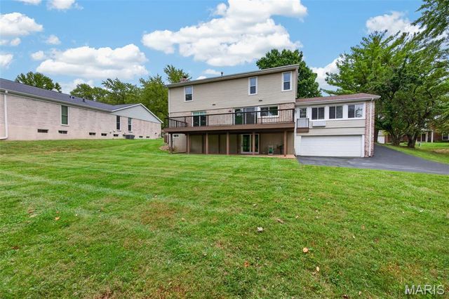 231 Renaldo Drive, Chesterfield, MO 63017