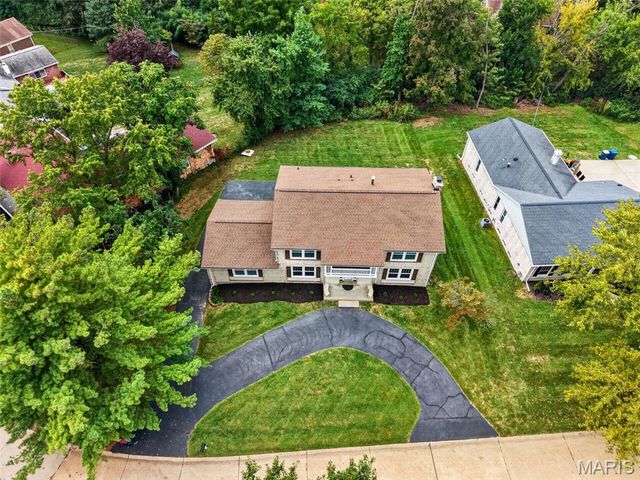 231 Renaldo Drive, Chesterfield, MO 63017