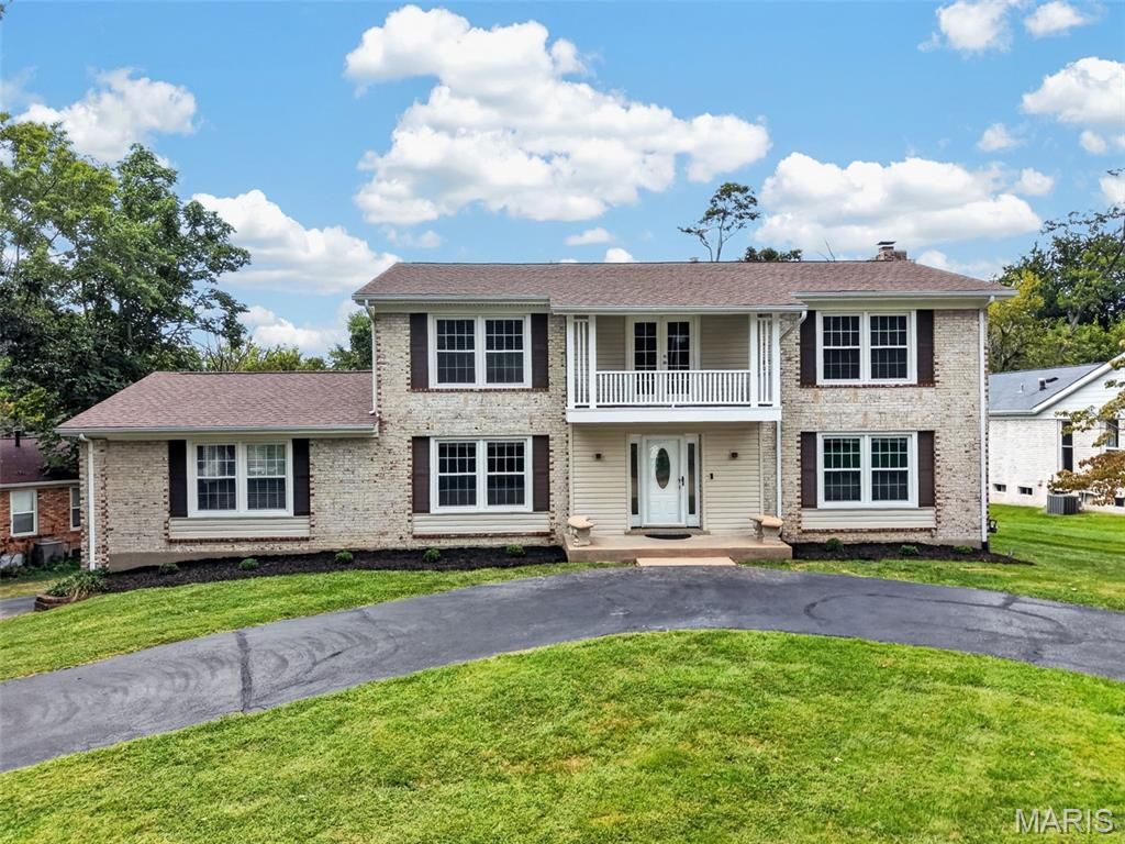 231 Renaldo Drive, Chesterfield, MO 63017