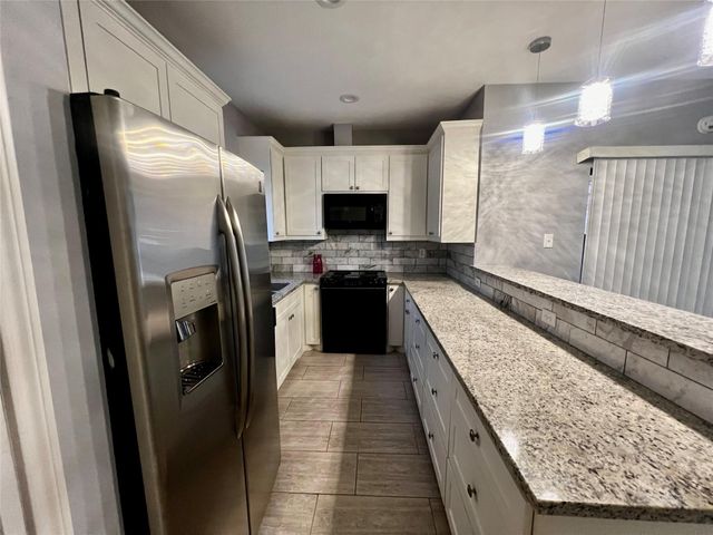 3100 Walnut Bend Lane 123, Houston, TX 77042