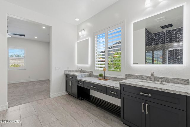 11844 W LONE TREE Trail, Peoria, AZ 85383