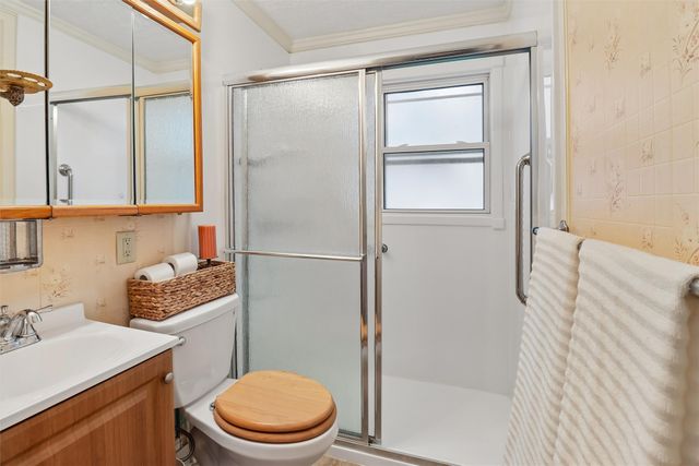 105 E Wall Avenue, Des Moines, IA 50315