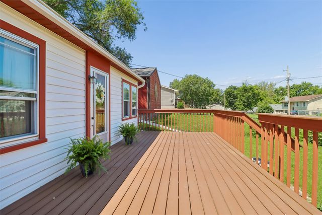 105 E Wall Avenue, Des Moines, IA 50315