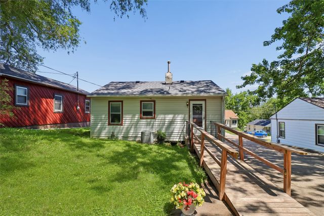 105 E Wall Avenue, Des Moines, IA 50315