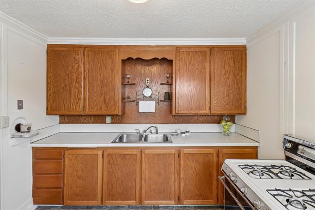 105 E Wall Avenue, Des Moines, IA 50315