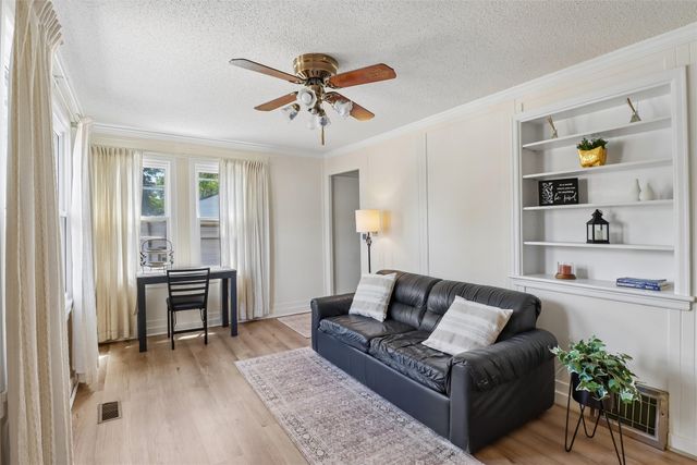 105 E Wall Avenue, Des Moines, IA 50315