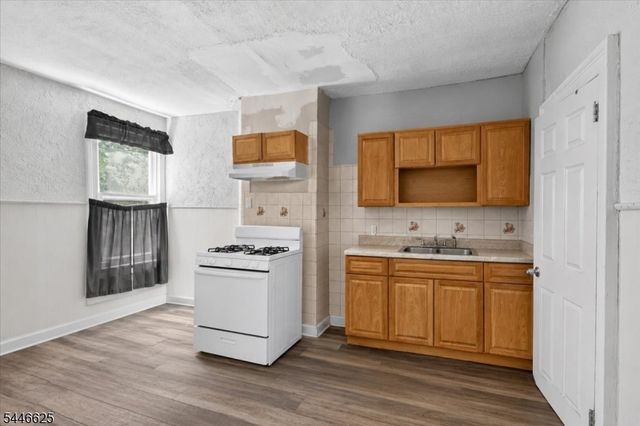 69 N 3Rd St, Paterson City, NJ 07522