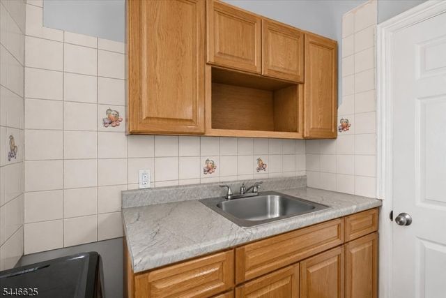 69 N 3Rd St, Paterson City, NJ 07522