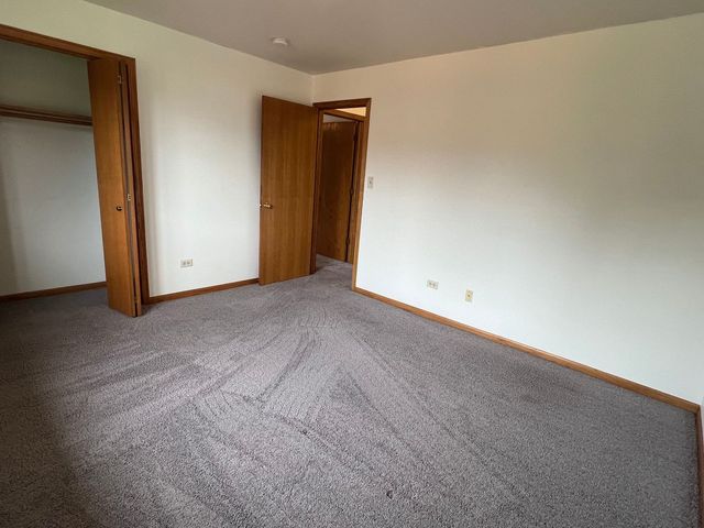 8659 Meade Avenue 2S, Burbank, IL 60459