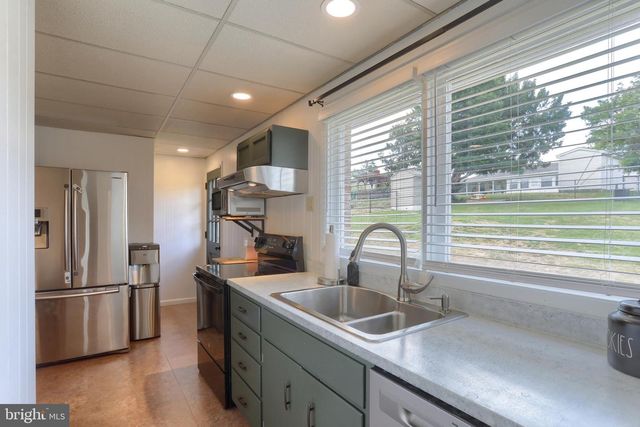 510 E WINDING HILL RD, Mechanicsburg, PA 17055