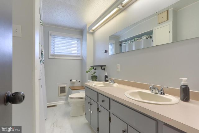 510 E WINDING HILL RD, Mechanicsburg, PA 17055