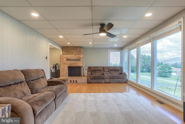 510 E WINDING HILL RD, Mechanicsburg, PA 17055