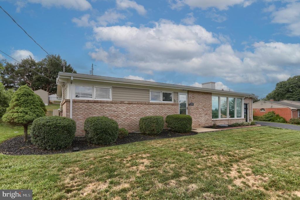 510 E WINDING HILL RD, Mechanicsburg, PA 17055
