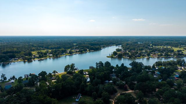 2166 Lake Shore Drive, Manning, SC 29102