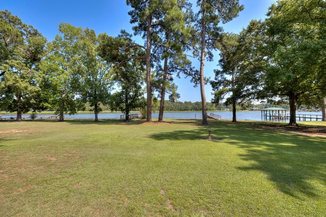 2166 Lake Shore Drive, Manning, SC 29102