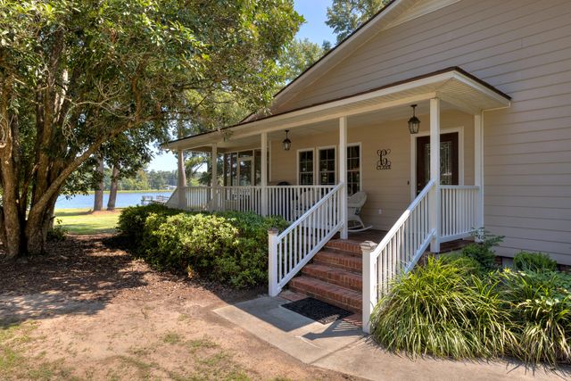 2166 Lake Shore Drive, Manning, SC 29102