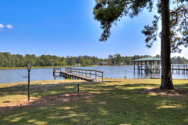 2166 Lake Shore Drive, Manning, SC 29102