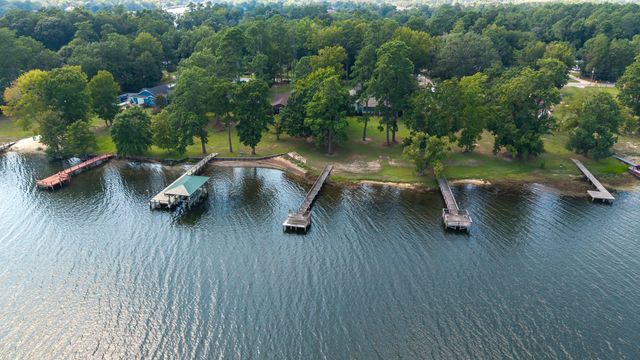 2166 Lake Shore Drive, Manning, SC 29102