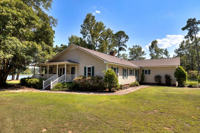 2166 Lake Shore Drive, Manning, SC 29102