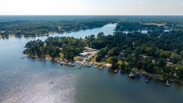 2166 Lake Shore Drive, Manning, SC 29102