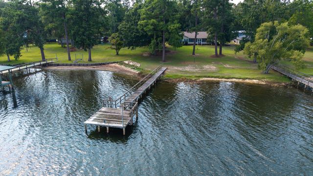 2166 Lake Shore Drive, Manning, SC 29102