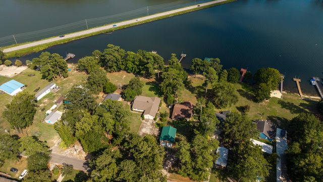 2166 Lake Shore Drive, Manning, SC 29102