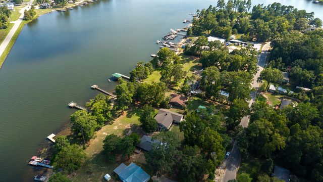 2166 Lake Shore Drive, Manning, SC 29102