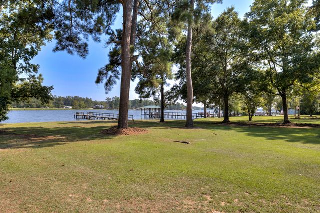 2166 Lake Shore Drive, Manning, SC 29102