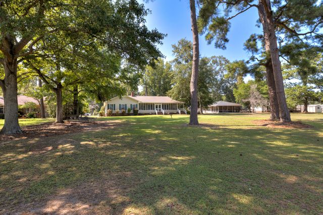2166 Lake Shore Drive, Manning, SC 29102